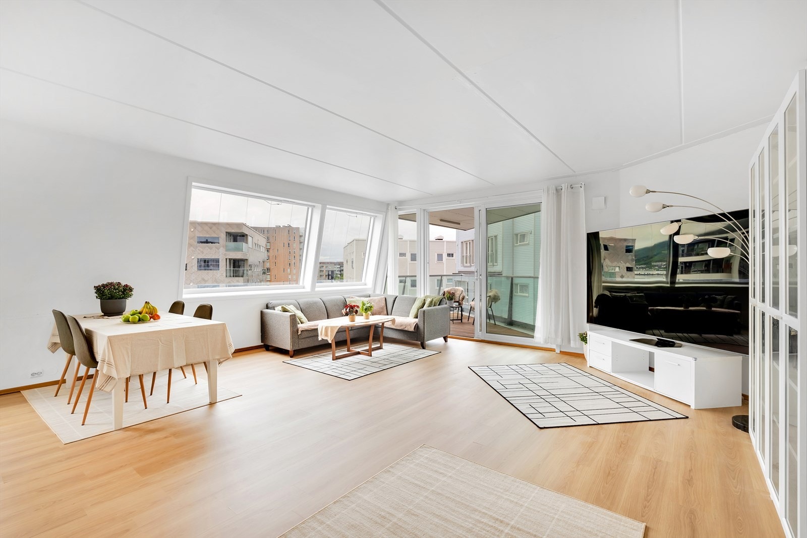Velkommen til Hjalmar Johansens Gate 304 - En lekker og moderne 3-roms i 4. etasje på attraktive Strandkanten! Galleribilde