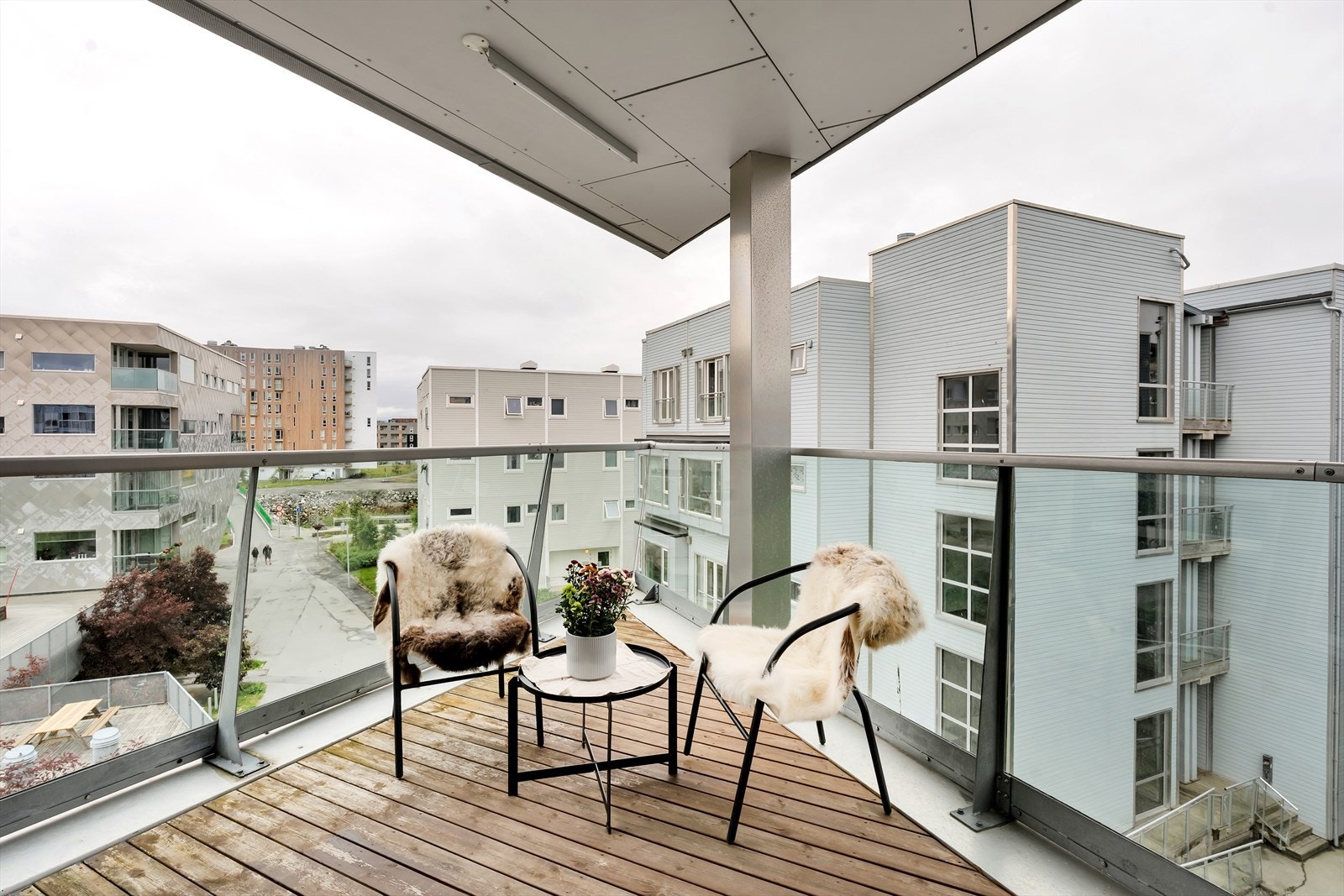 Her har man plass til ønsket møblement, hvor man kan tilbringe varme sommerdager. Galleribilde