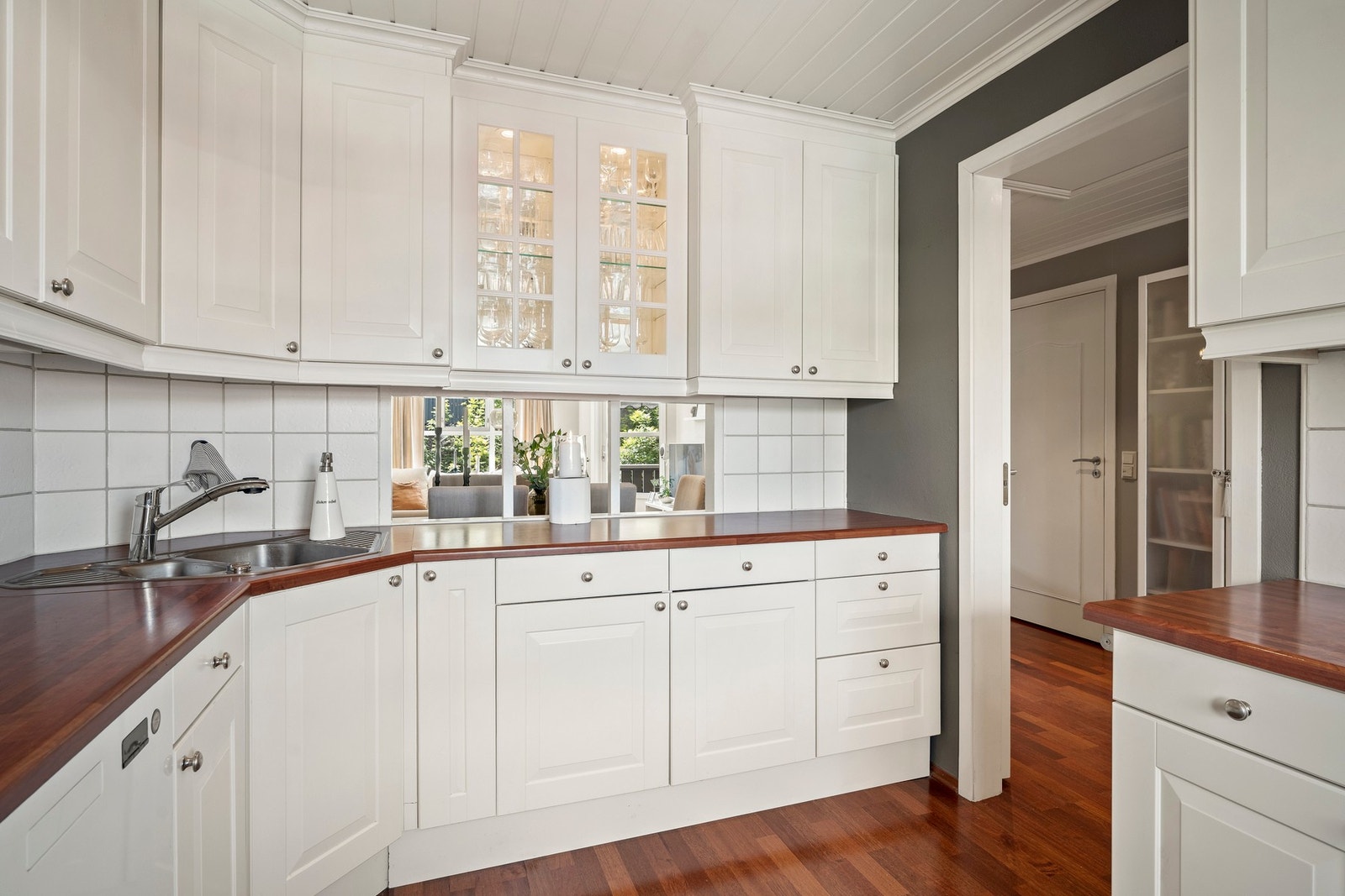 God skap- og benkeplass! Galleribilde