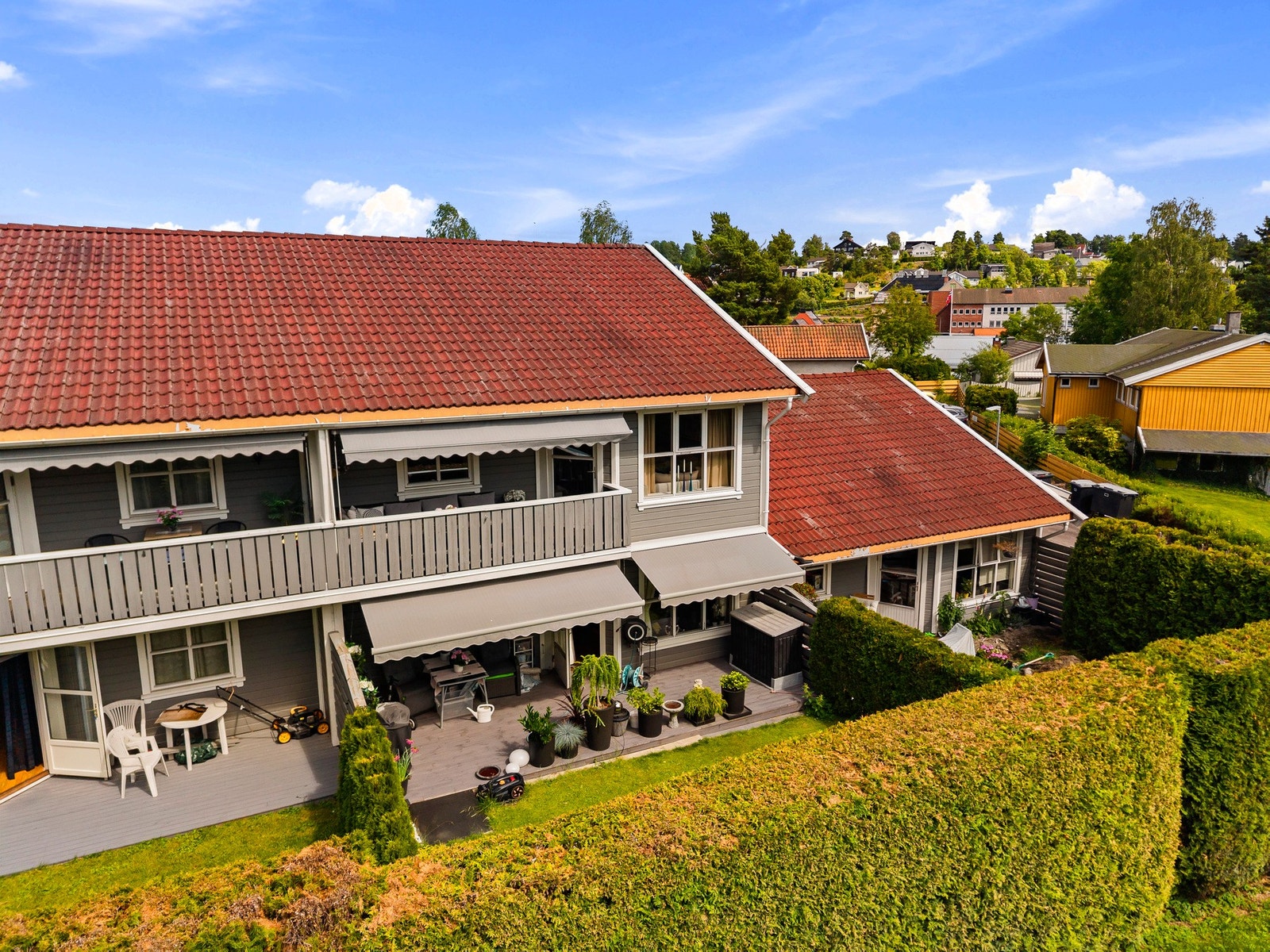 Gangavstand til både Flåtestad ungdomsskole og Greverud barneskole. Galleribilde