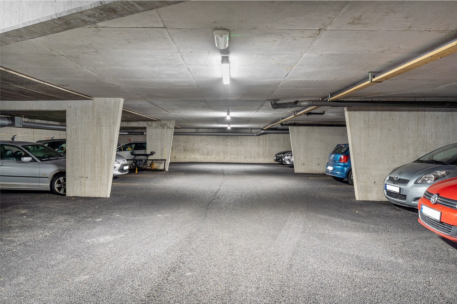 Fast plass i felles garasjeanlegg. Galleribilde