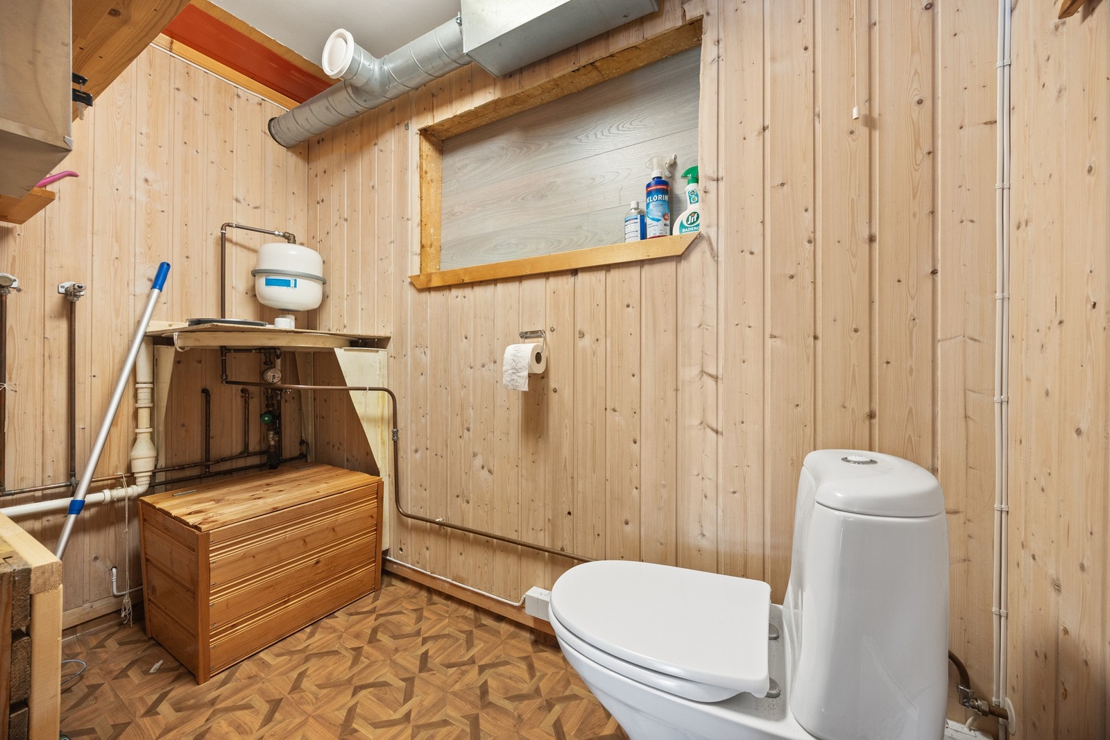 Toalettrom. Galleribilde