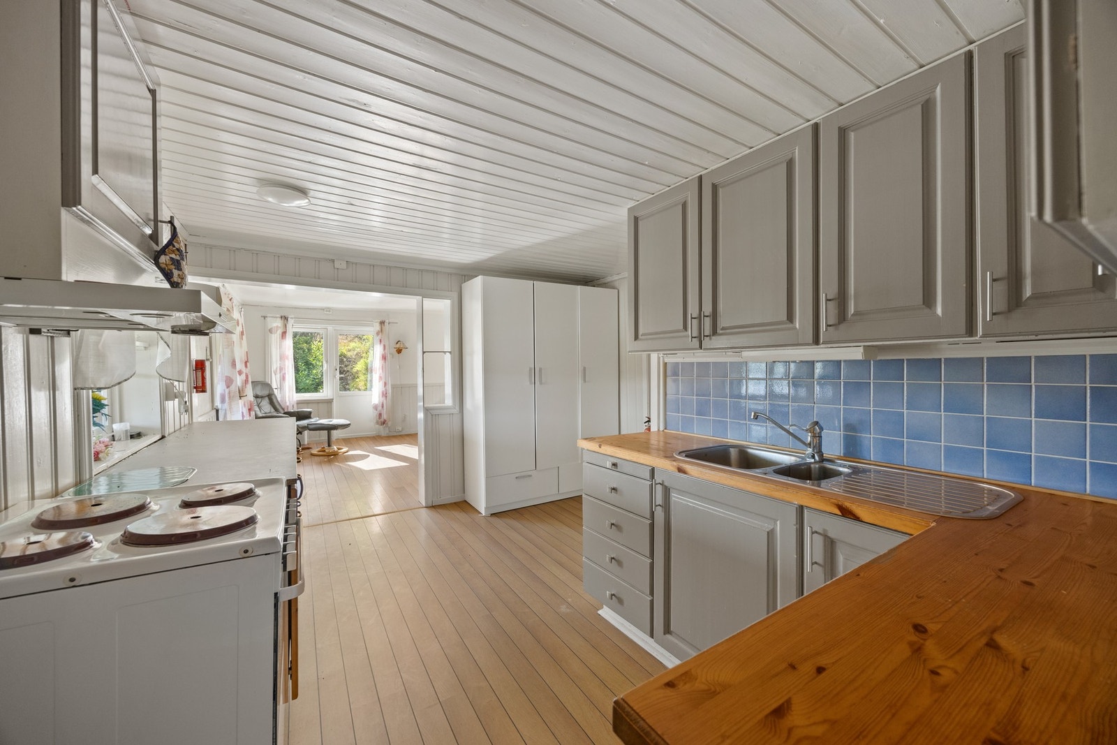 Kjøkkenet har en åpen løsning mot stue. Galleribilde