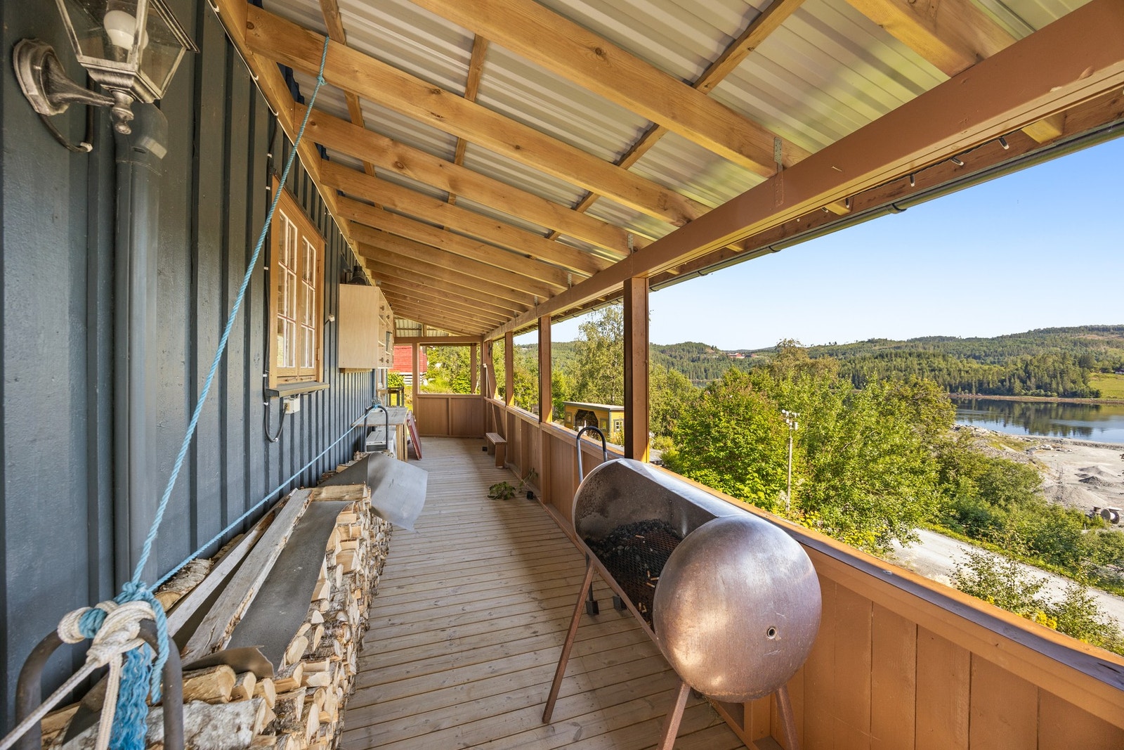 Boligen har gode sol- og utsiktsforhold. Galleribilde