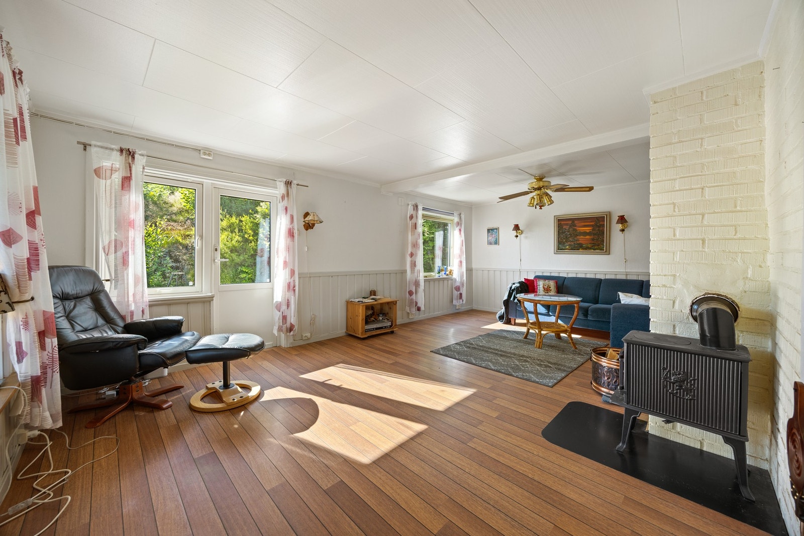 Romslig stue med god plass til møblering. Galleribilde