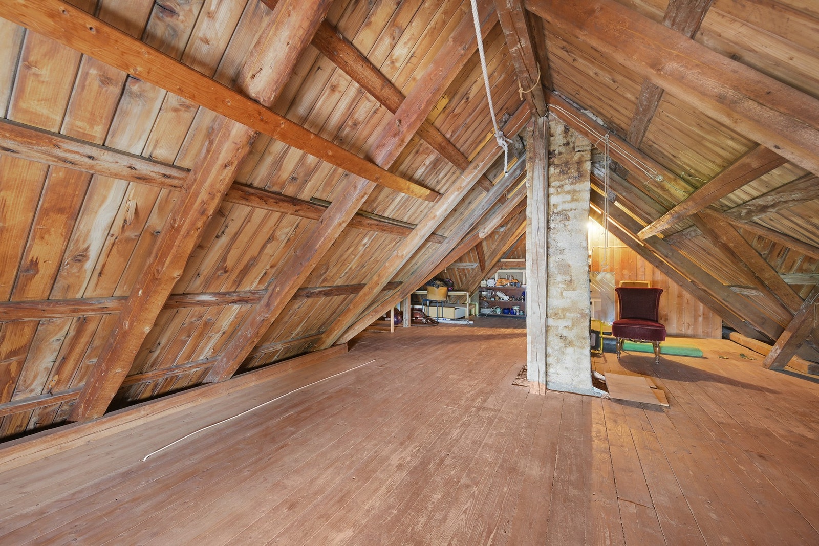 Loft med ståhøyde på midten Galleribilde