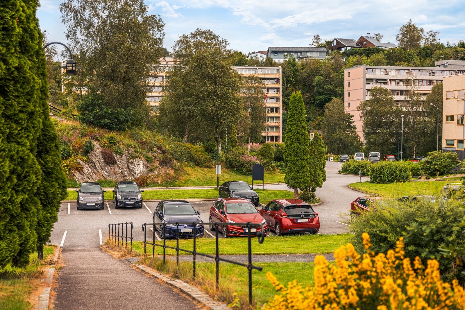 - Borettslaget har både innendørs og utendørs parkering man kan leie etter søknad - Galleribilde