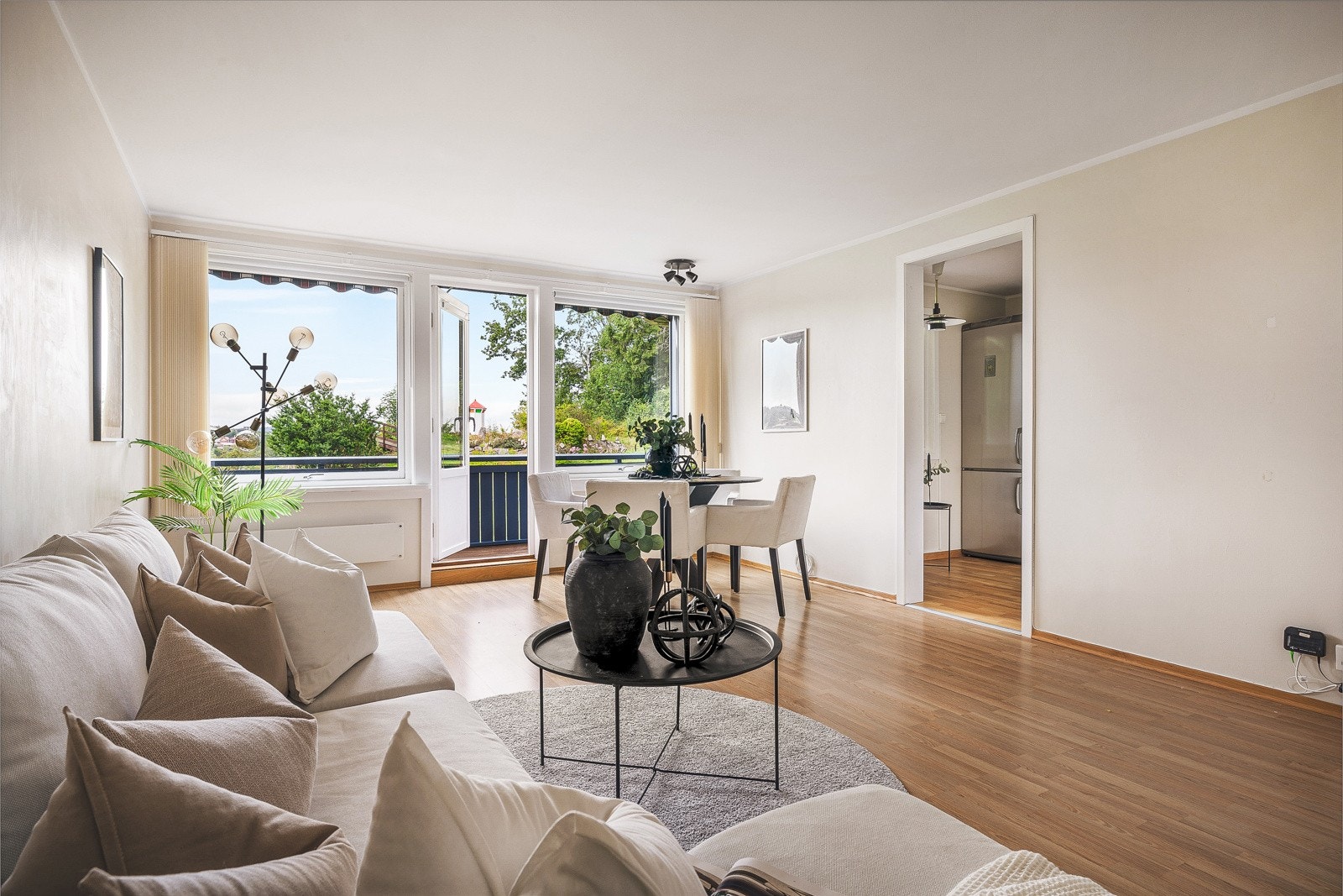 - God plass til både sofa- og spisegruppe - Galleribilde