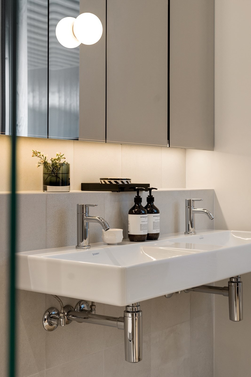 Bad med dobbel servantløsning Galleribilde