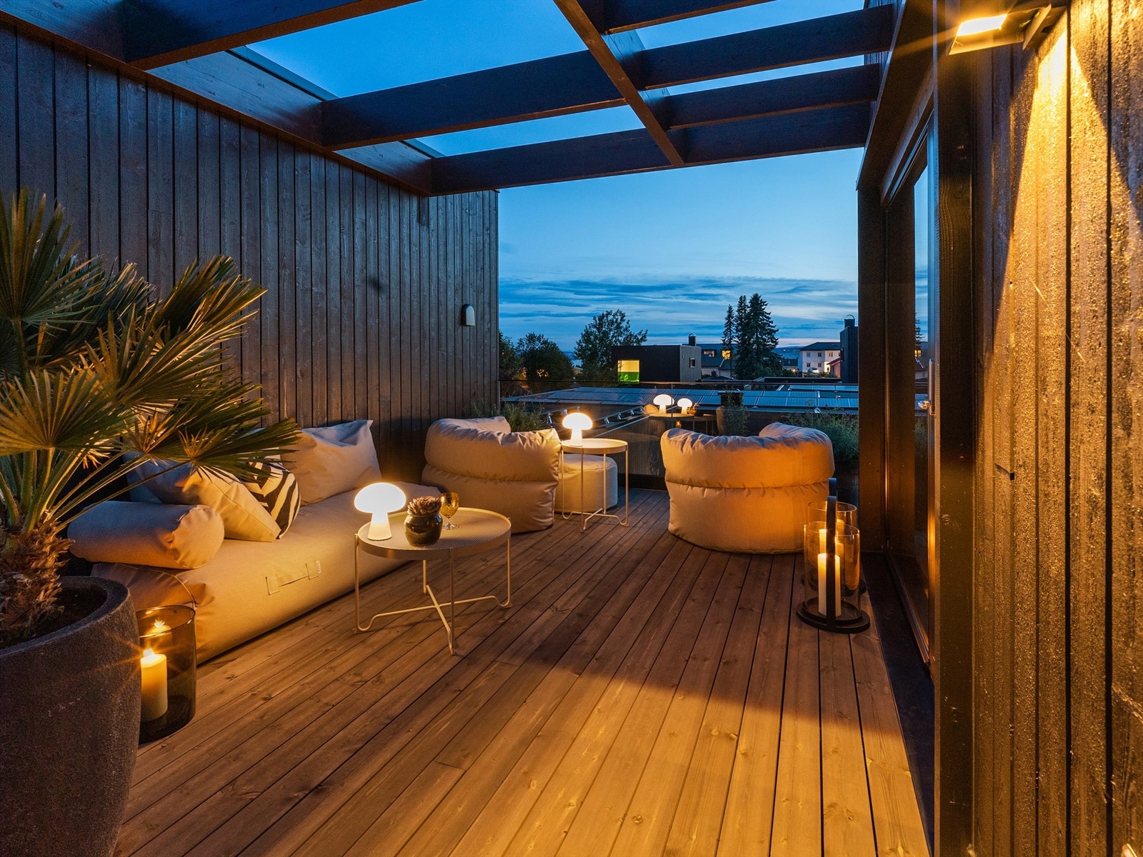 Kveldsstemning på takterrassen. Flott utsikt! Galleribilde