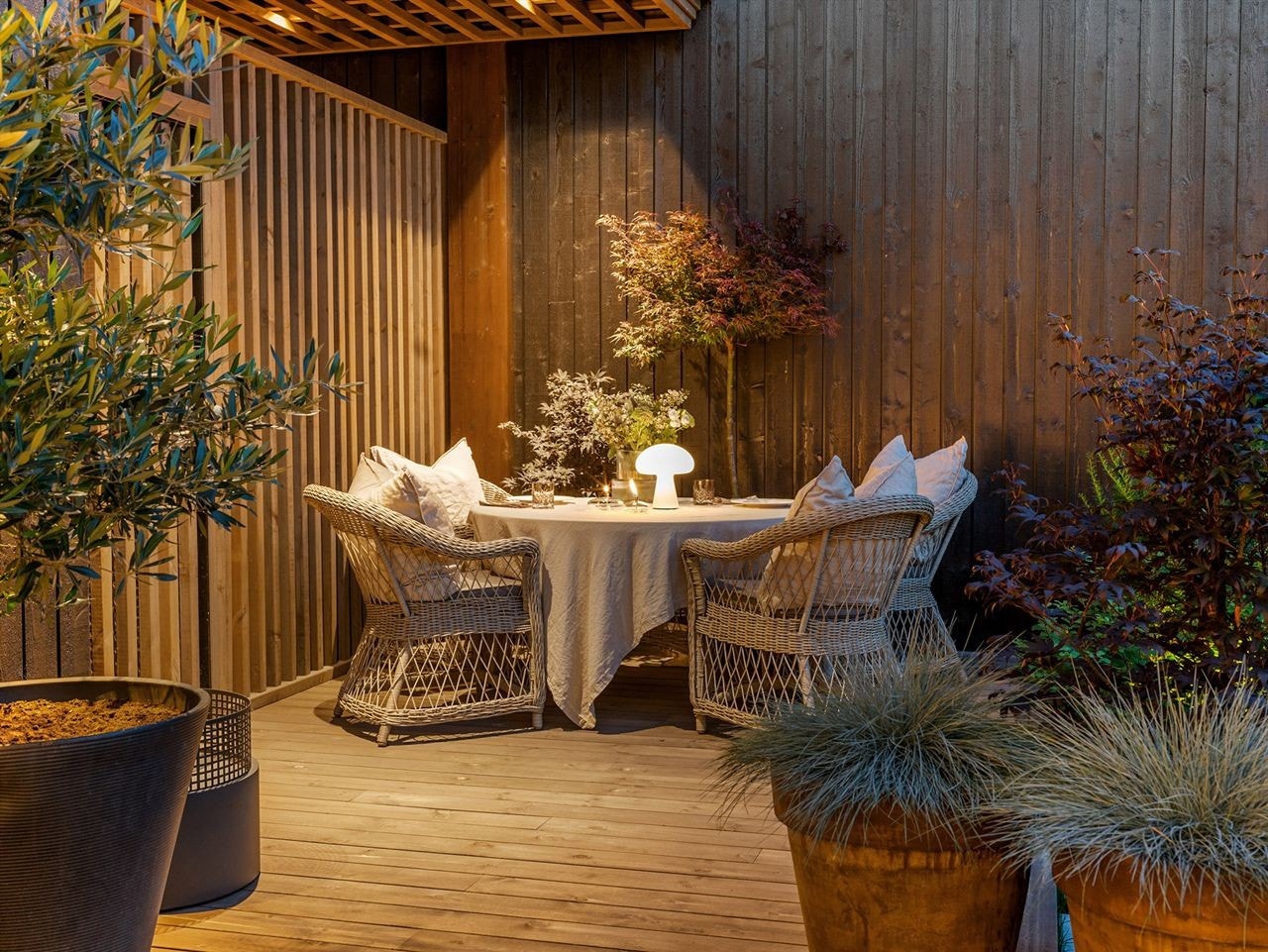 Utebelysningen oppleves som meget stemningsfull og det anbefales på det sterkeste å oppleve dette selv på kveldstid Galleribilde