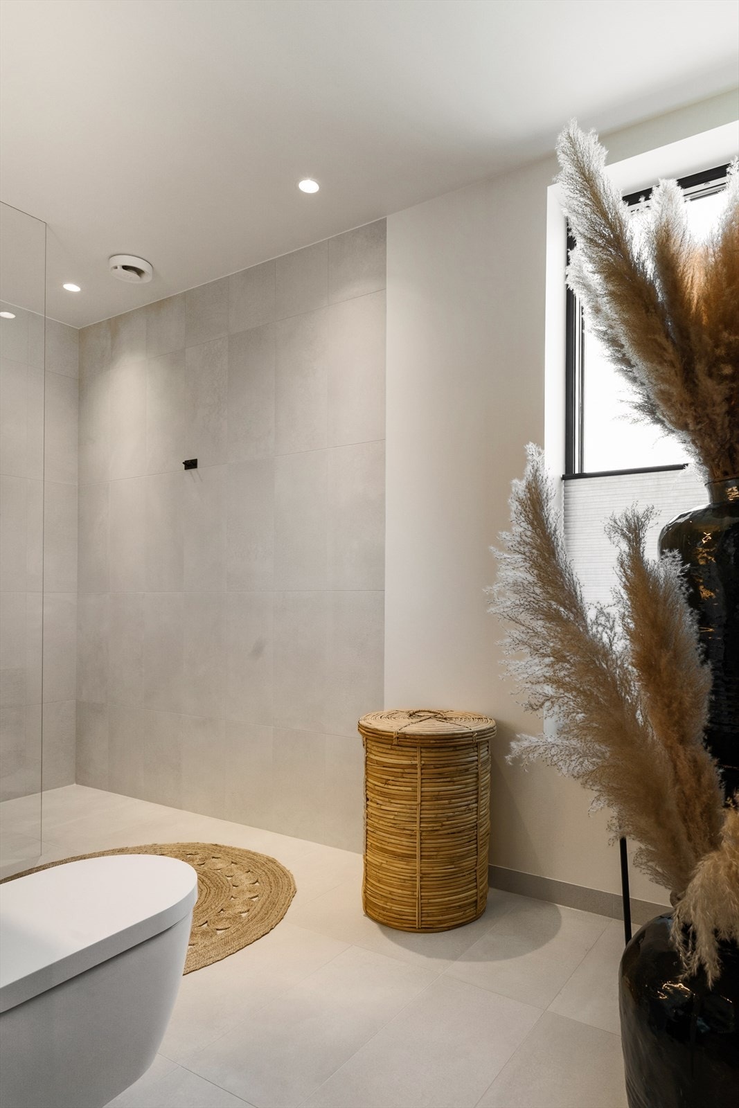 Servanter og toalettskåler fra Duravit med wonderglissbehandling. Kraner fra Tapwell Galleribilde