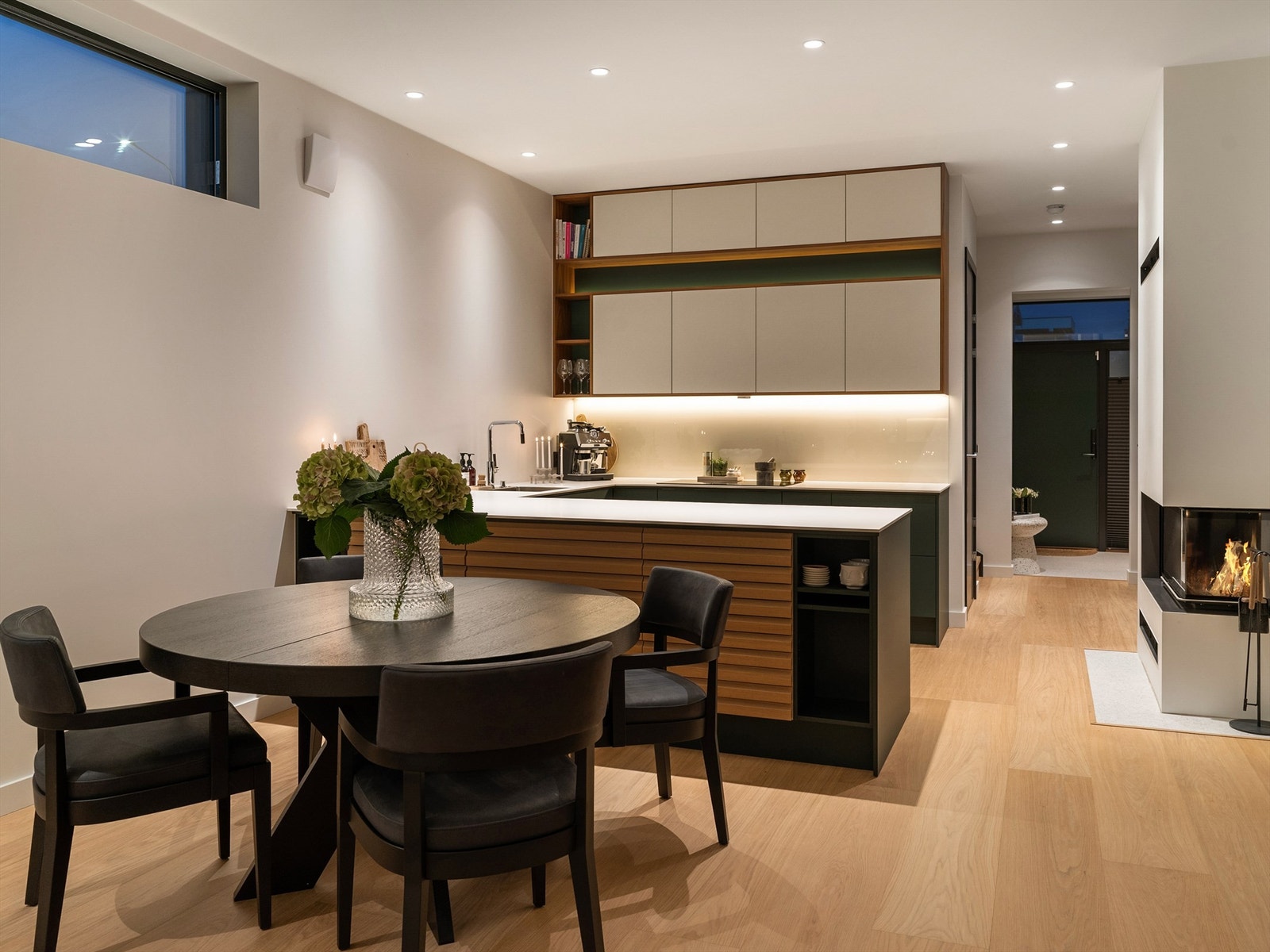 Plassbygget kjøkkeninnredning, og som overalt ellers er det fokus på de gode løsningene og smarte detaljer Galleribilde