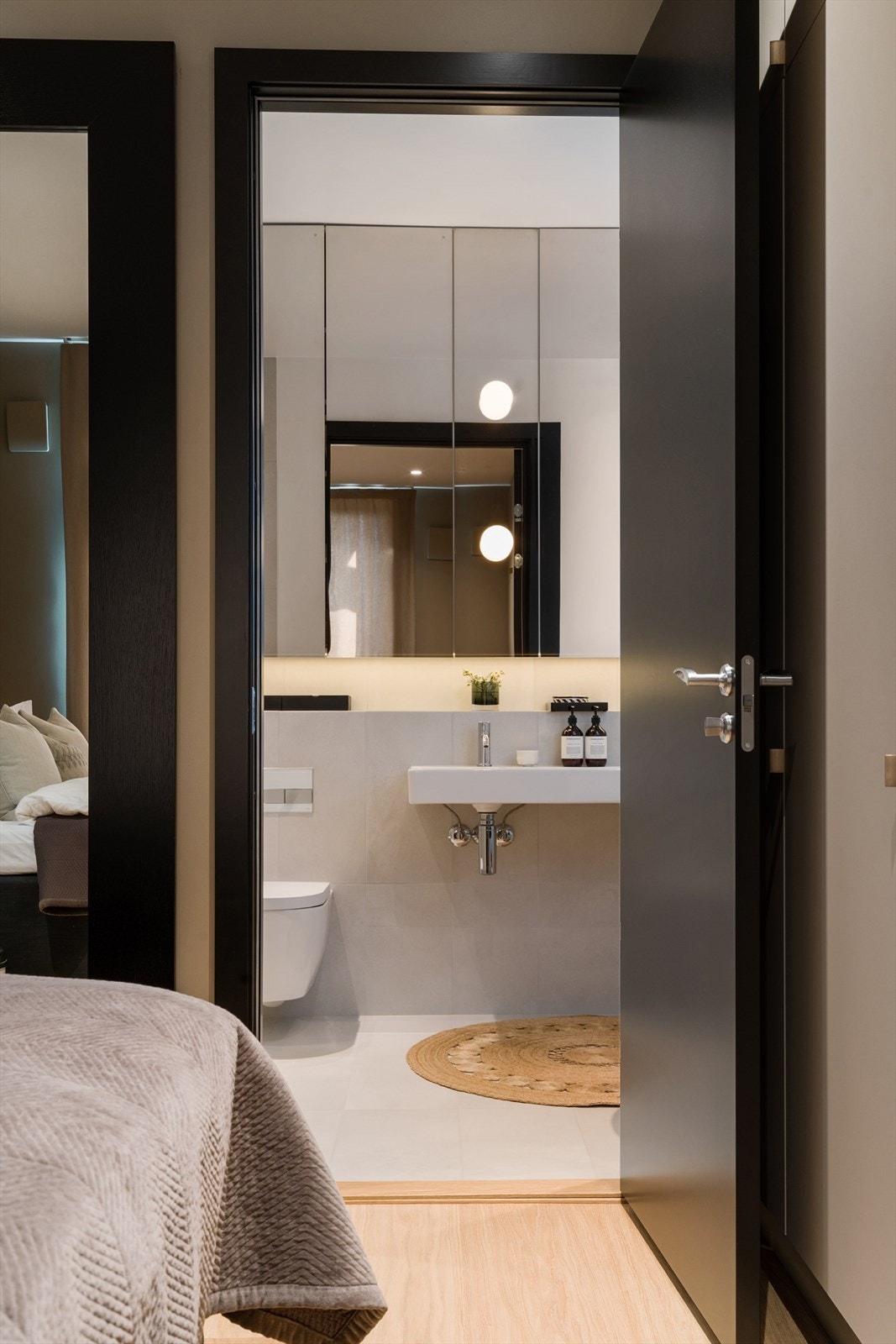 Hovedsoverommet er tilknyttet et eget, privat bad Galleribilde