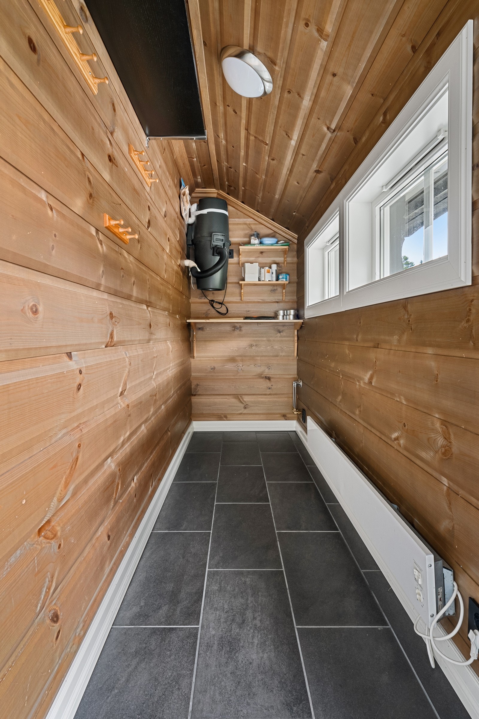 2 utvendige boder ved inngangspartiet. Galleribilde