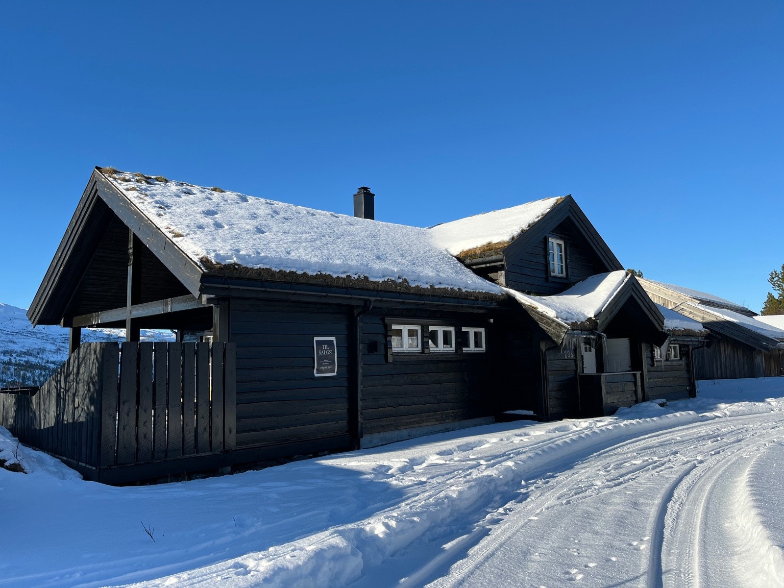 For den eventyrlystne er det bare å spenne på seg skiene ved hytta og begi seg ut på topptur til Grønahorgi, eller gå langrenn videre til Veskre. Galleribilde