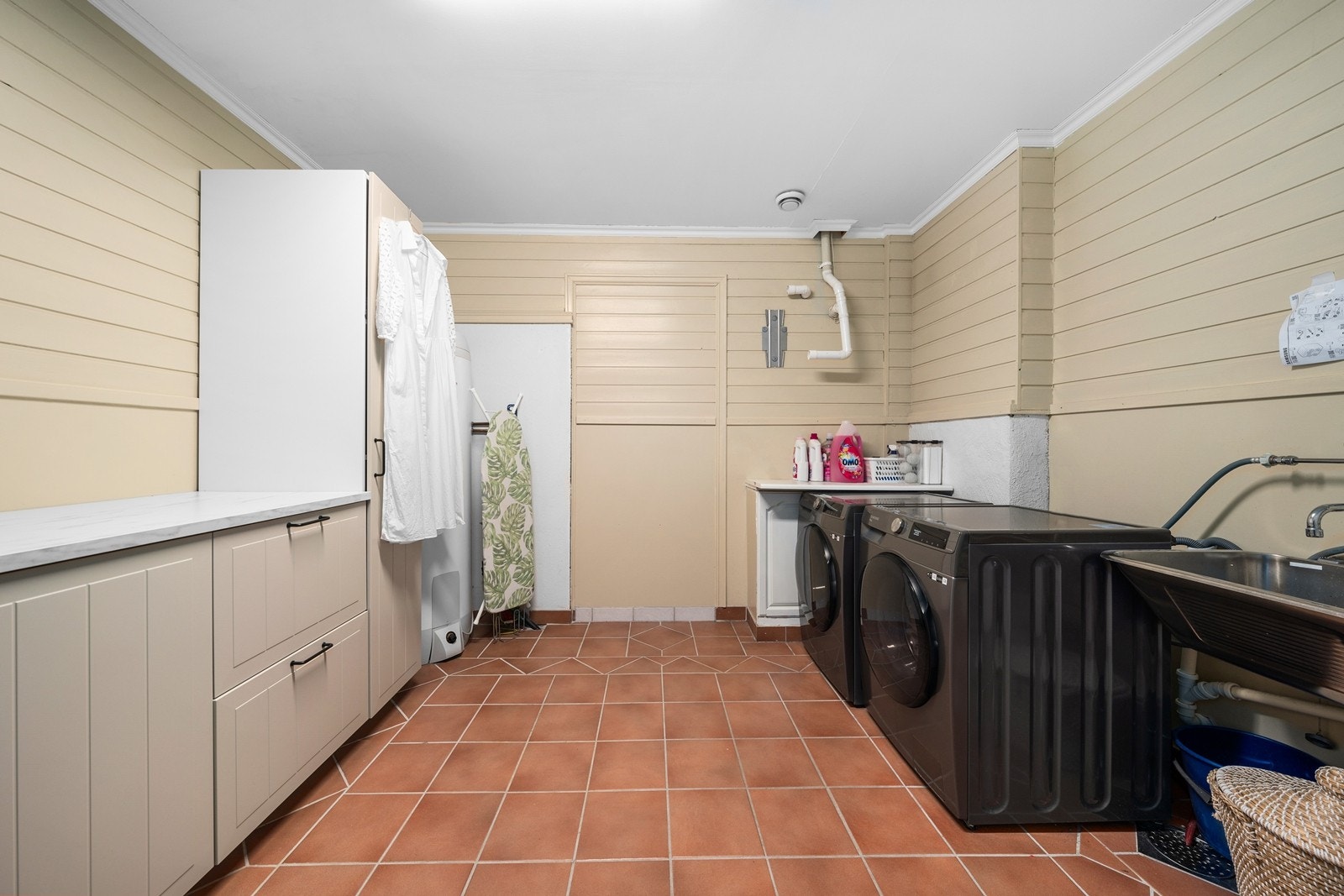 Stort og praktisk vaskerom i underetasjen, her er det god plass. Galleribilde