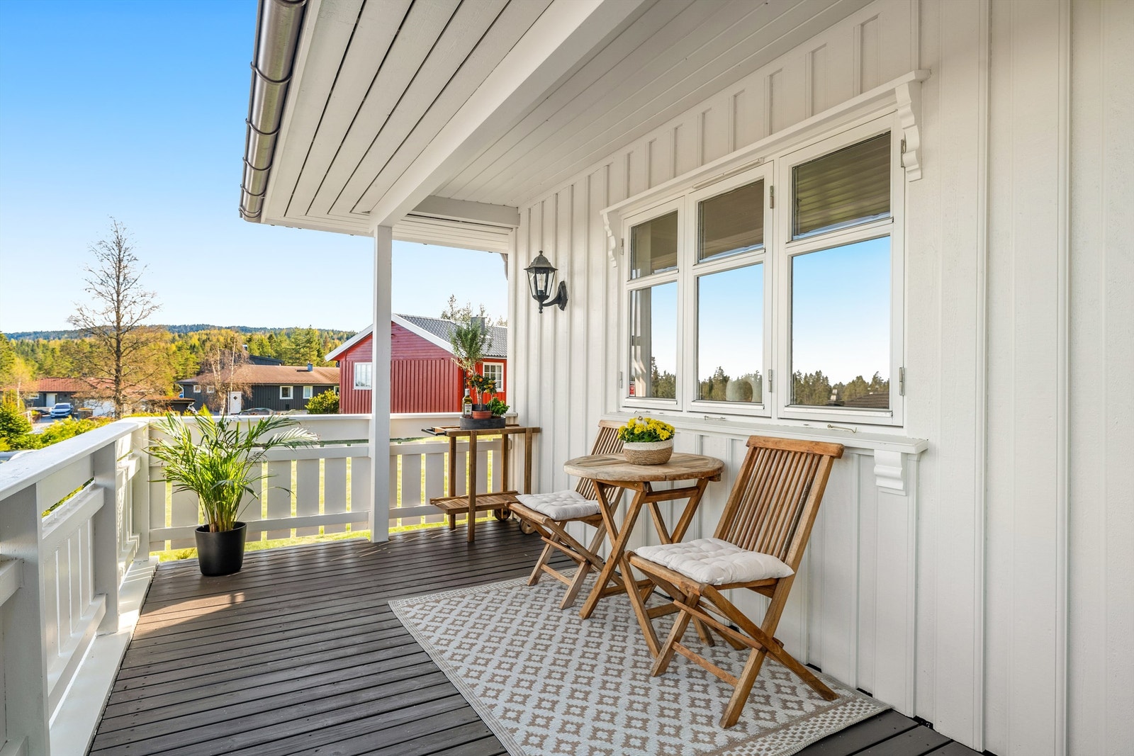 Veranda i tilknytning til stuen. Østvendt og perfekt for morgenkaffen! Galleribilde