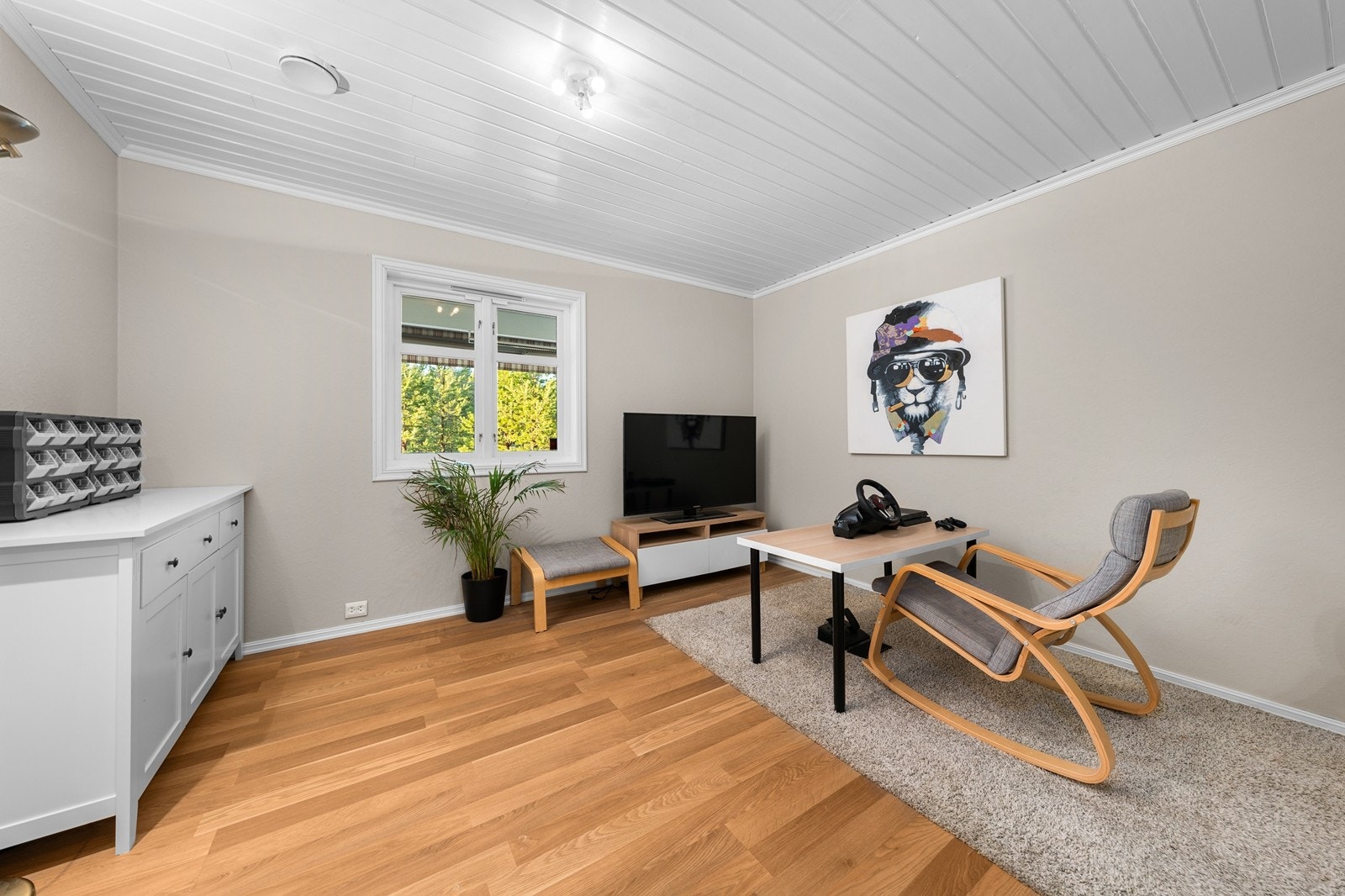 Tv-stue/soverom (nr. 2) i 1. etasje som fungerer som en perfekt ungdomsavdeling/tv-stue. Galleribilde