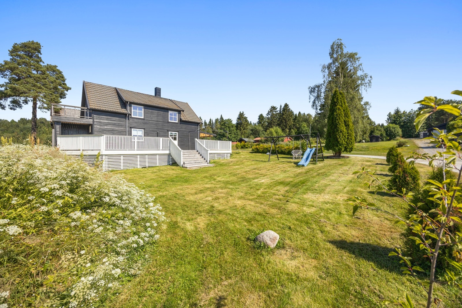 Velkommen til Rådesvegen 11, presentert av EiendomsMegler 1 v/Jim Håkon Ryan Karlsen Galleribilde