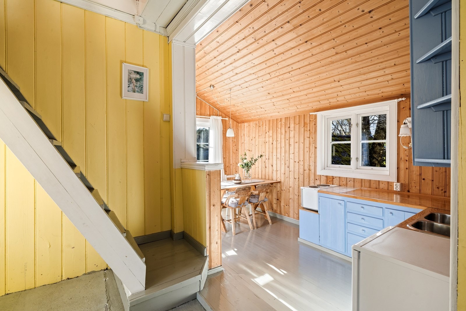 I påbygget er det luftig takhøyde og lun atmosfære. Galleribilde