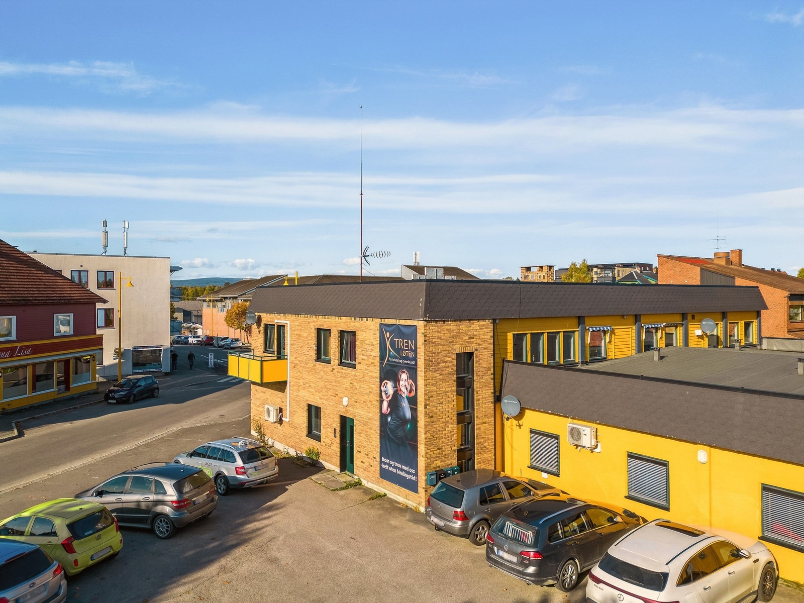 Fasade. Fasaden er rehabilitert siden bilder ble tatt. Galleribilde