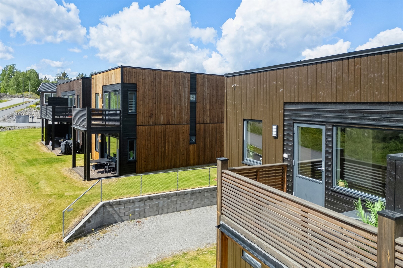 Sydvendt balkong med fine solforhold! Galleribilde