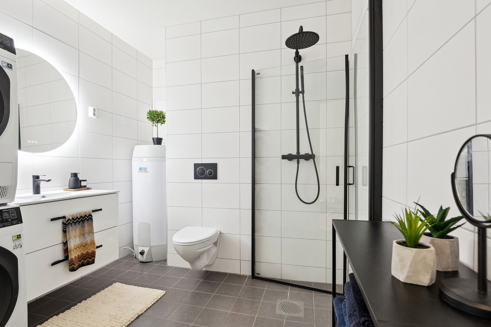 Pent og moderne bad, også her med gode valg som hever standarden og helhetsinntrykket vesentlig. Galleribilde