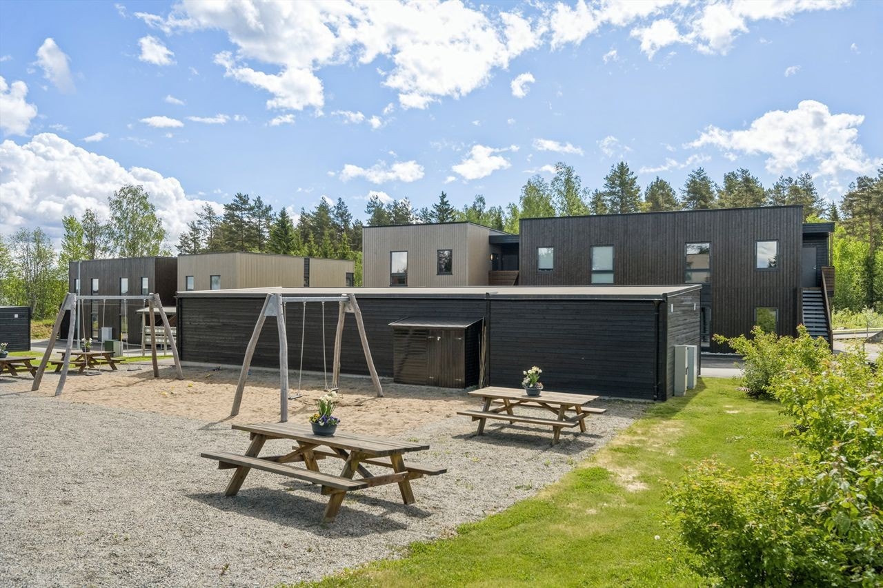 Boligen hører til Navnebergtunet Boligsameie hvis fellesområder er pent opparbeidet og tilrettelagt for både små og store. Galleribilde