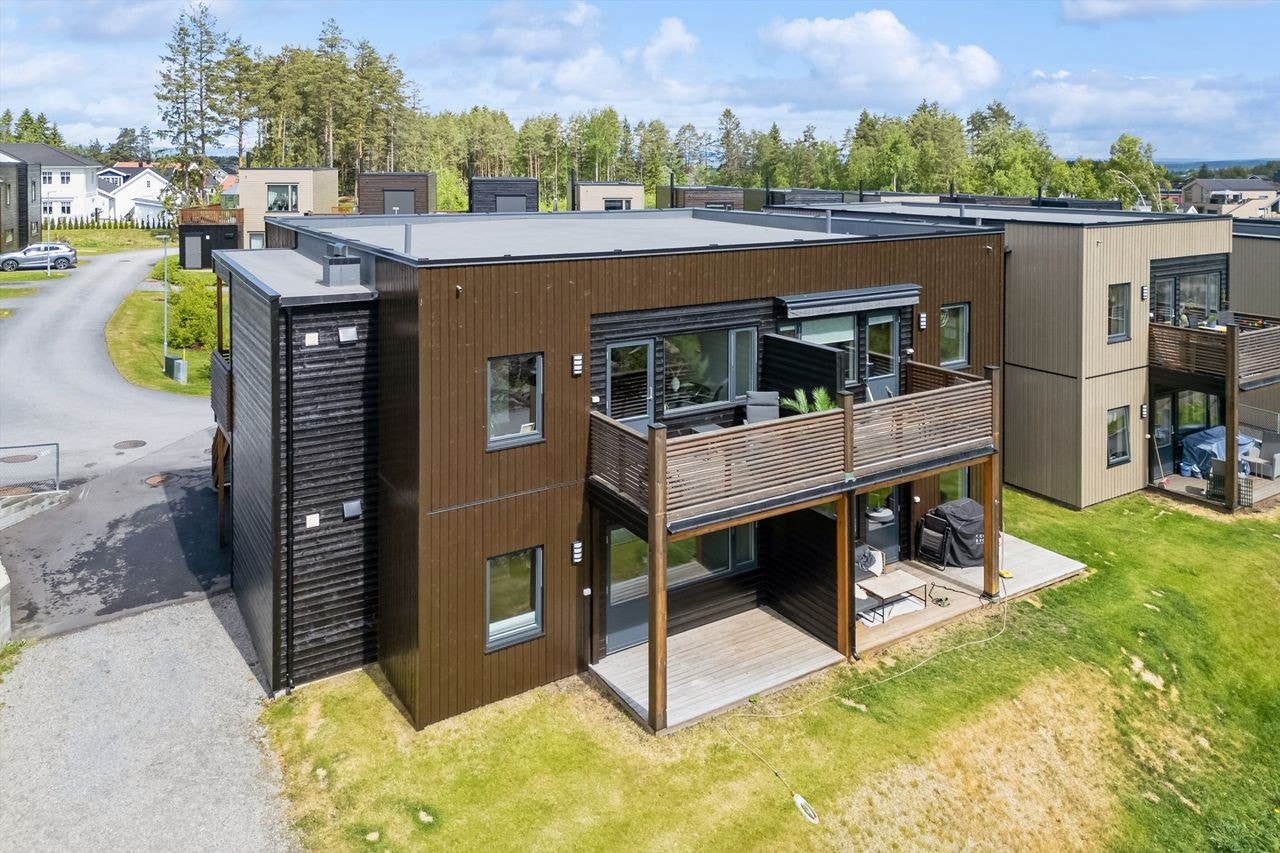Myrvollvegen 56 på Stange! Leiligheten ligger i 2. etasje med solrik balkong! Galleribilde