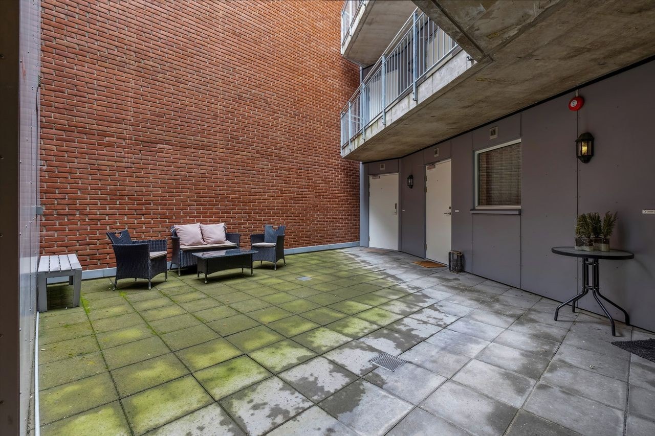 Bakgården og inngangspartiet Galleribilde