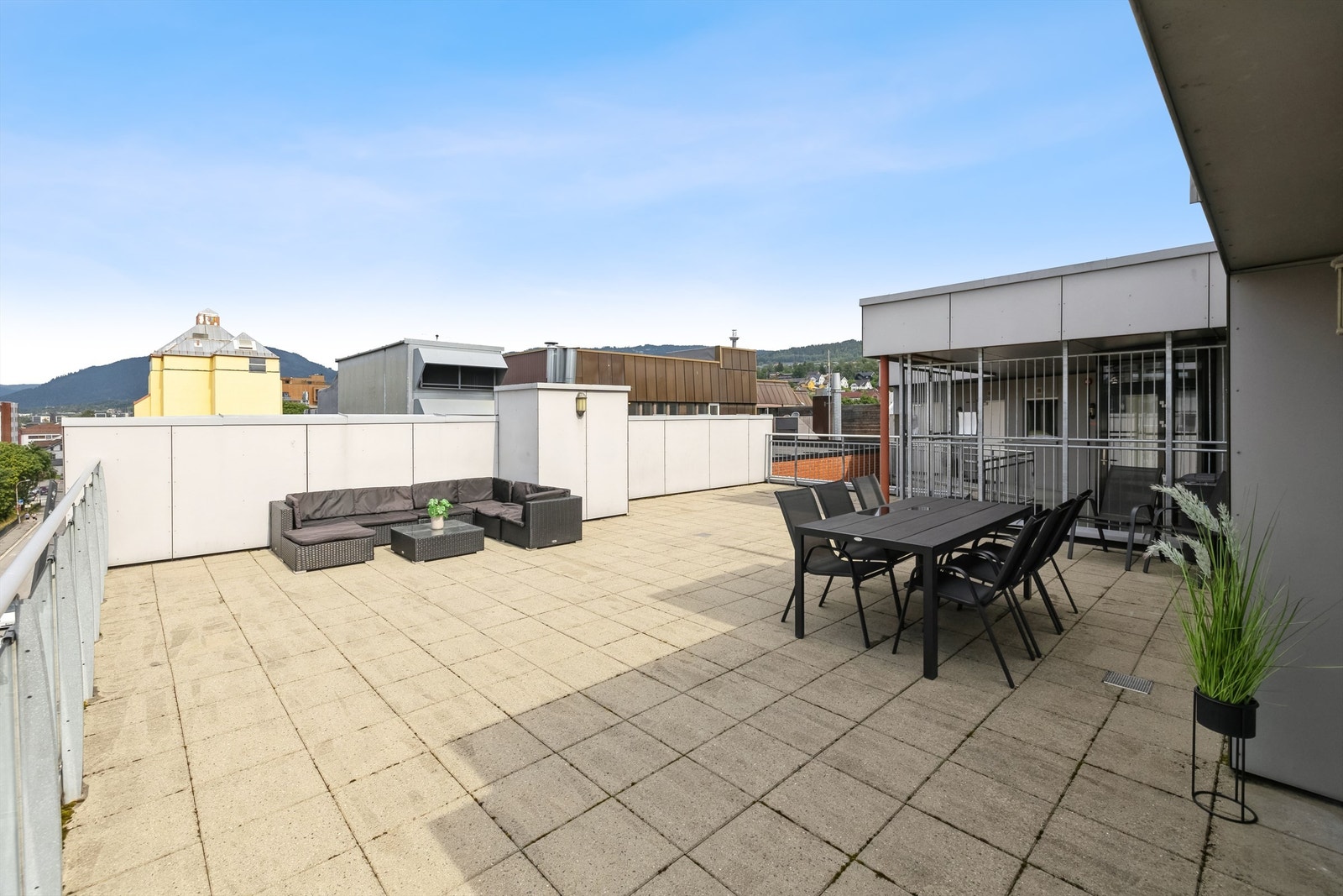 På takterrassen får du et ekstra uterom med gode muligheter for sol og avslapning. Galleribilde