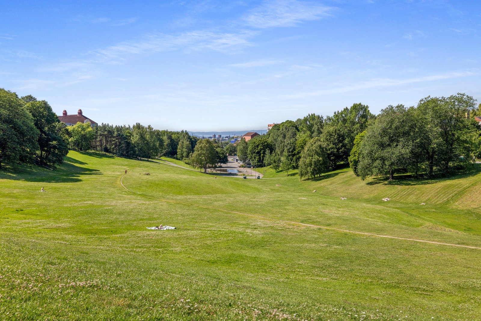Torshovdalen er en av mange parker du kan benytte deg av på varme sommerdager. Galleribilde