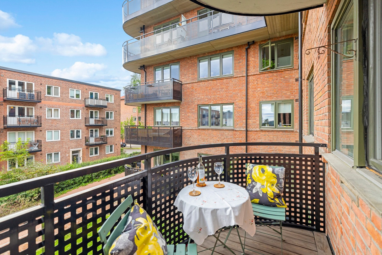 Nå har du muligheten til å sikre deg denne sjarmerende perlen, med meget ettertraktet beliggenhet på Carl Berner. Galleribilde