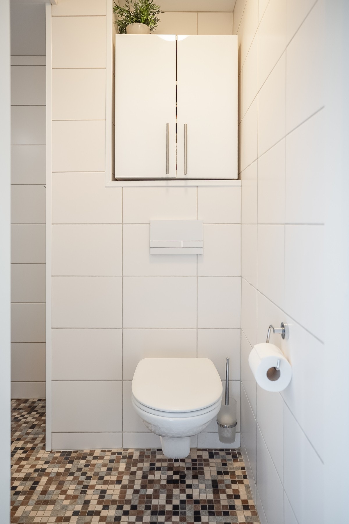 Badet ble pusset opp i 2011 og fremstår med en moderne standard. Det finnes vaskerom både i kjeller og på loft. Galleribilde