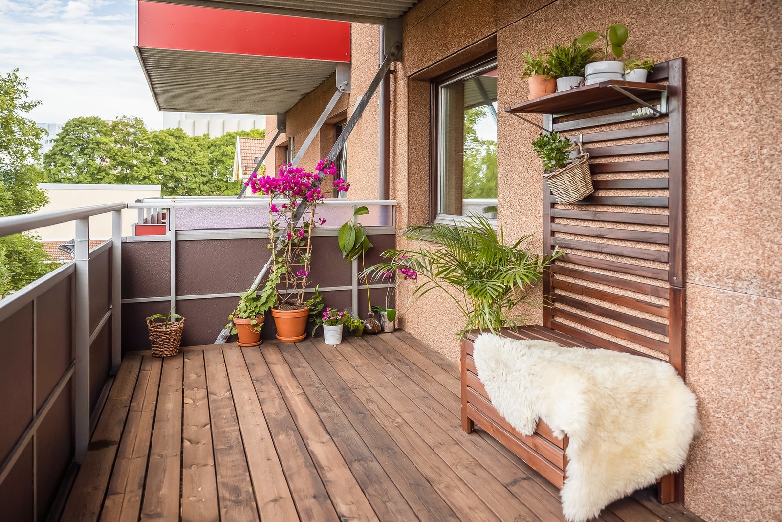 Boligen skiller seg ut med en vestvendt veranda som utvider boarealet på sommerstid. Galleribilde