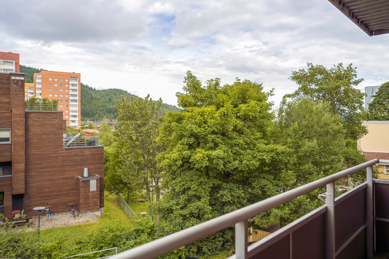 Her har man svært gunstige solforhold fra tidlig formiddag og til sent på kveld. Galleribilde