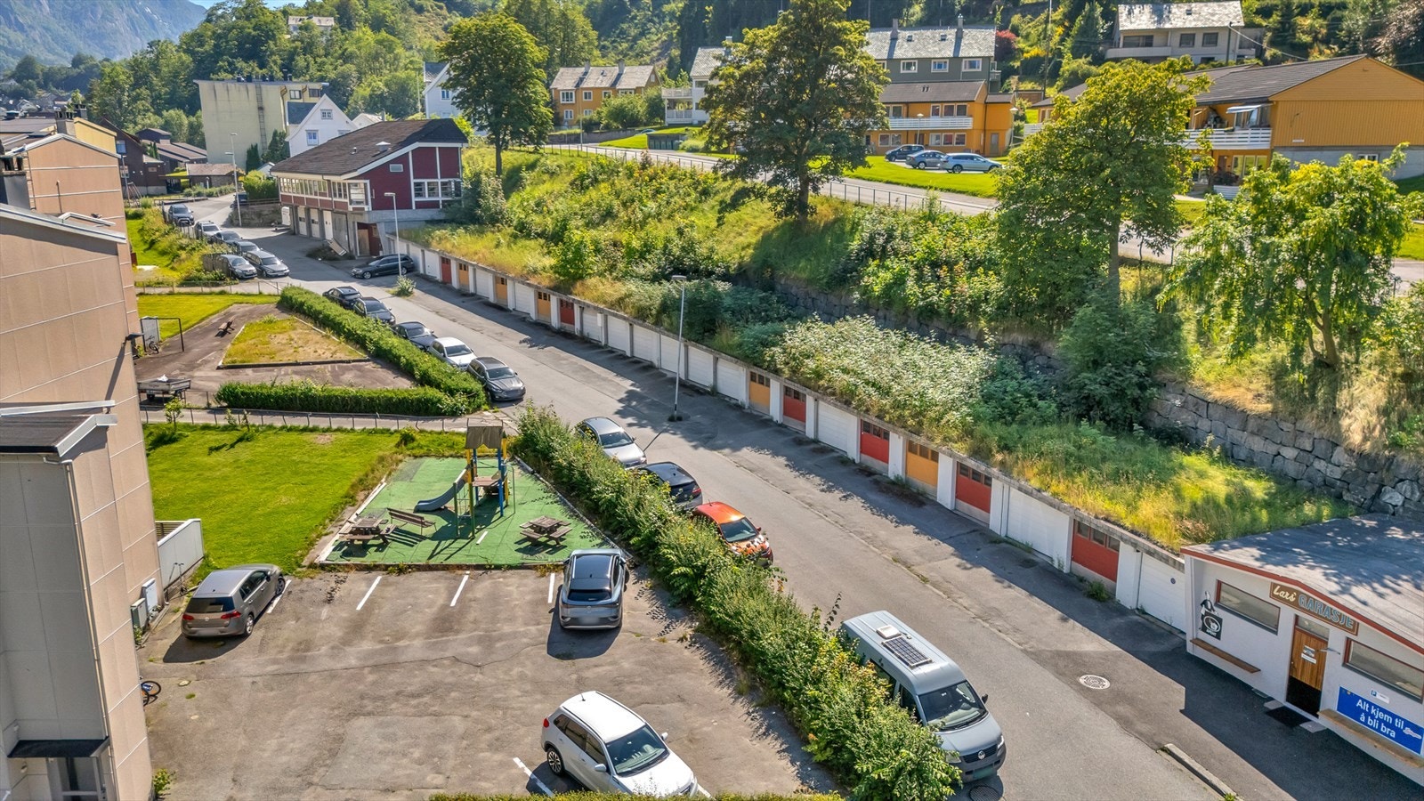 Det følger også med garasjeplass i rekken. Galleribilde