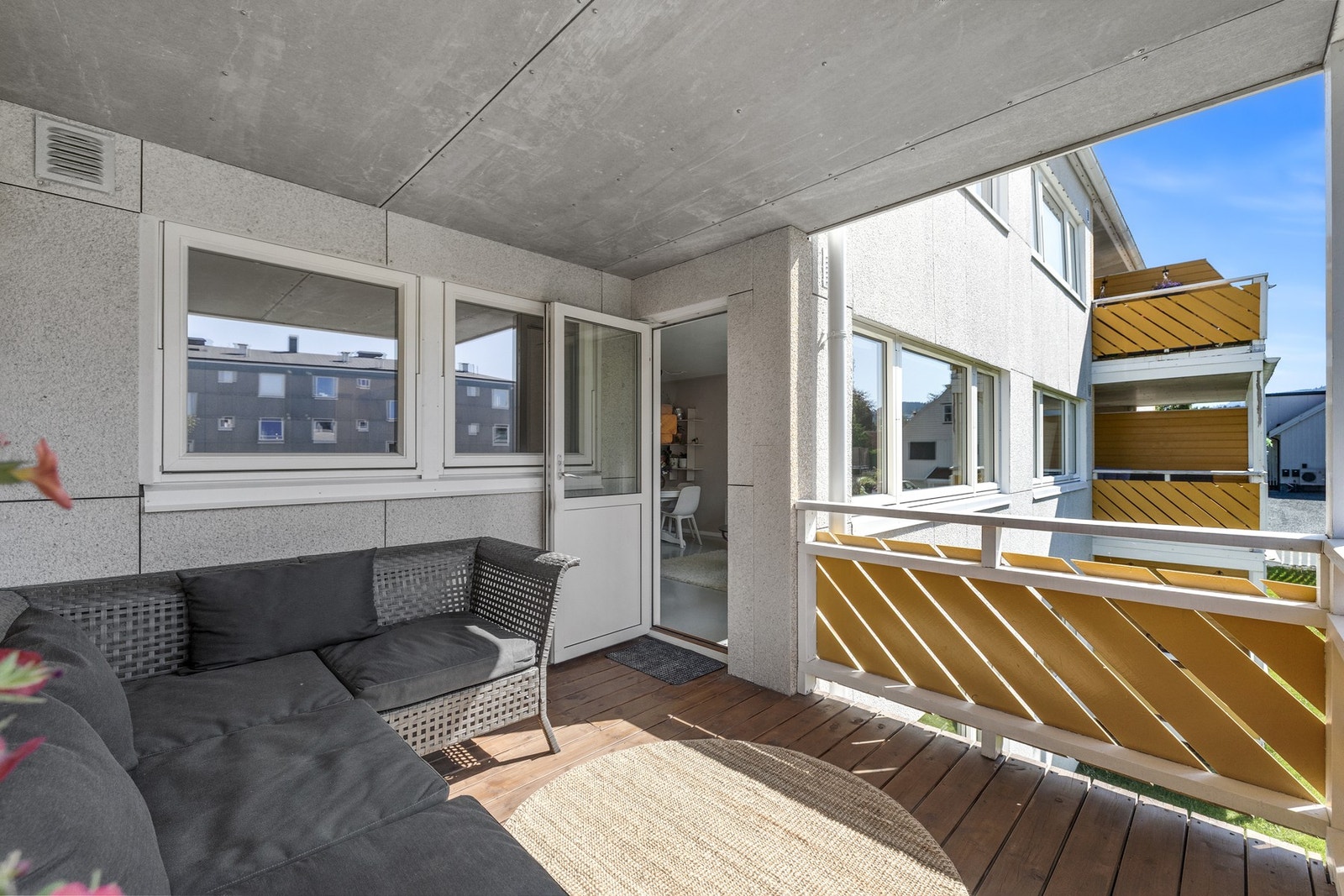 Balkongen er på ca. 7 kvm, her har du god plass til sittegruppe og bl.a grill. Galleribilde