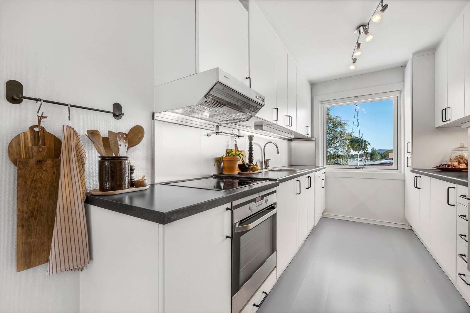 Pent og romslig kjøkken på ca. 11 kvm. Galleribilde