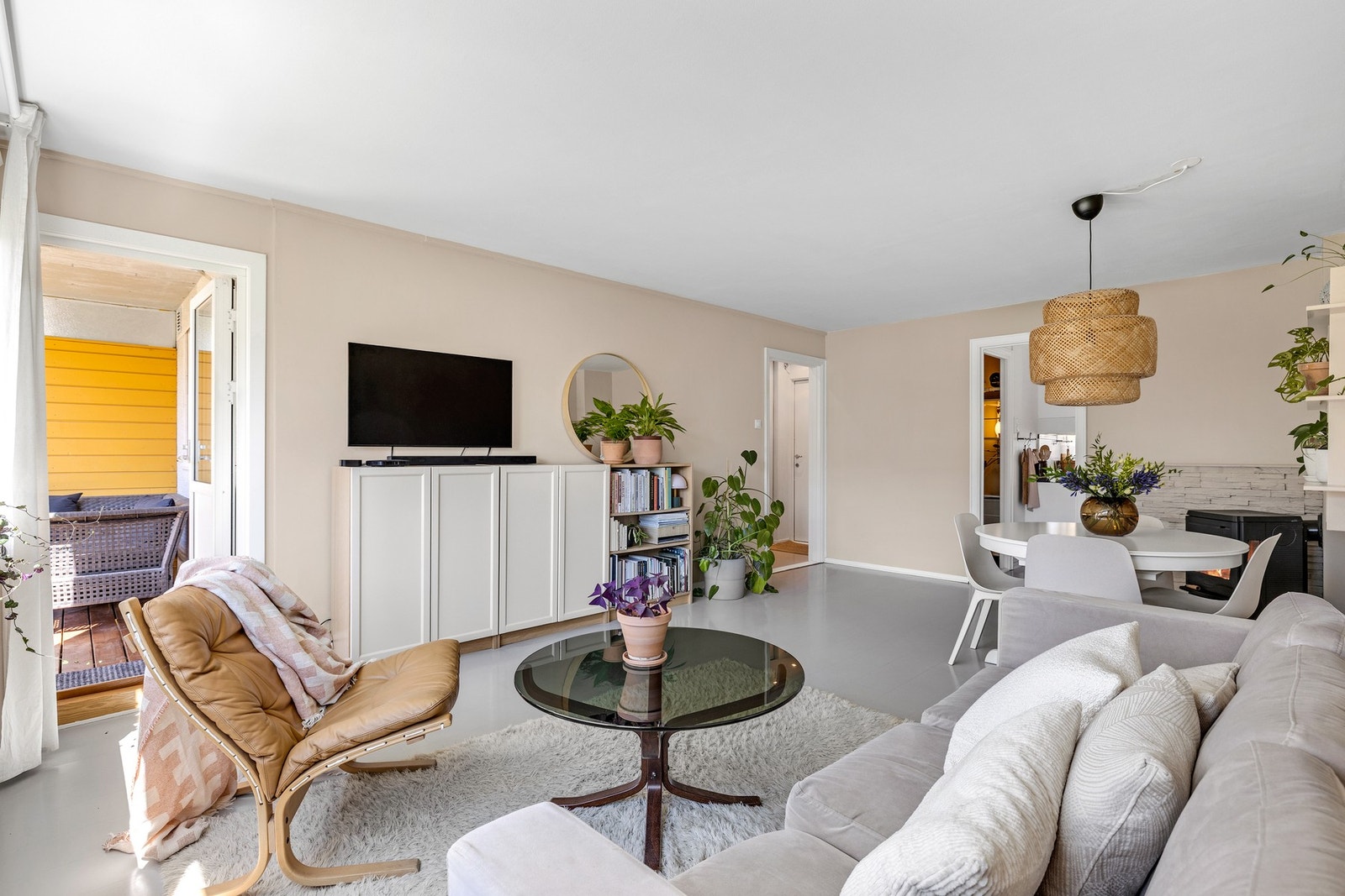 Fra stuen har du utgang til
den vestvendte balkongen. Galleribilde