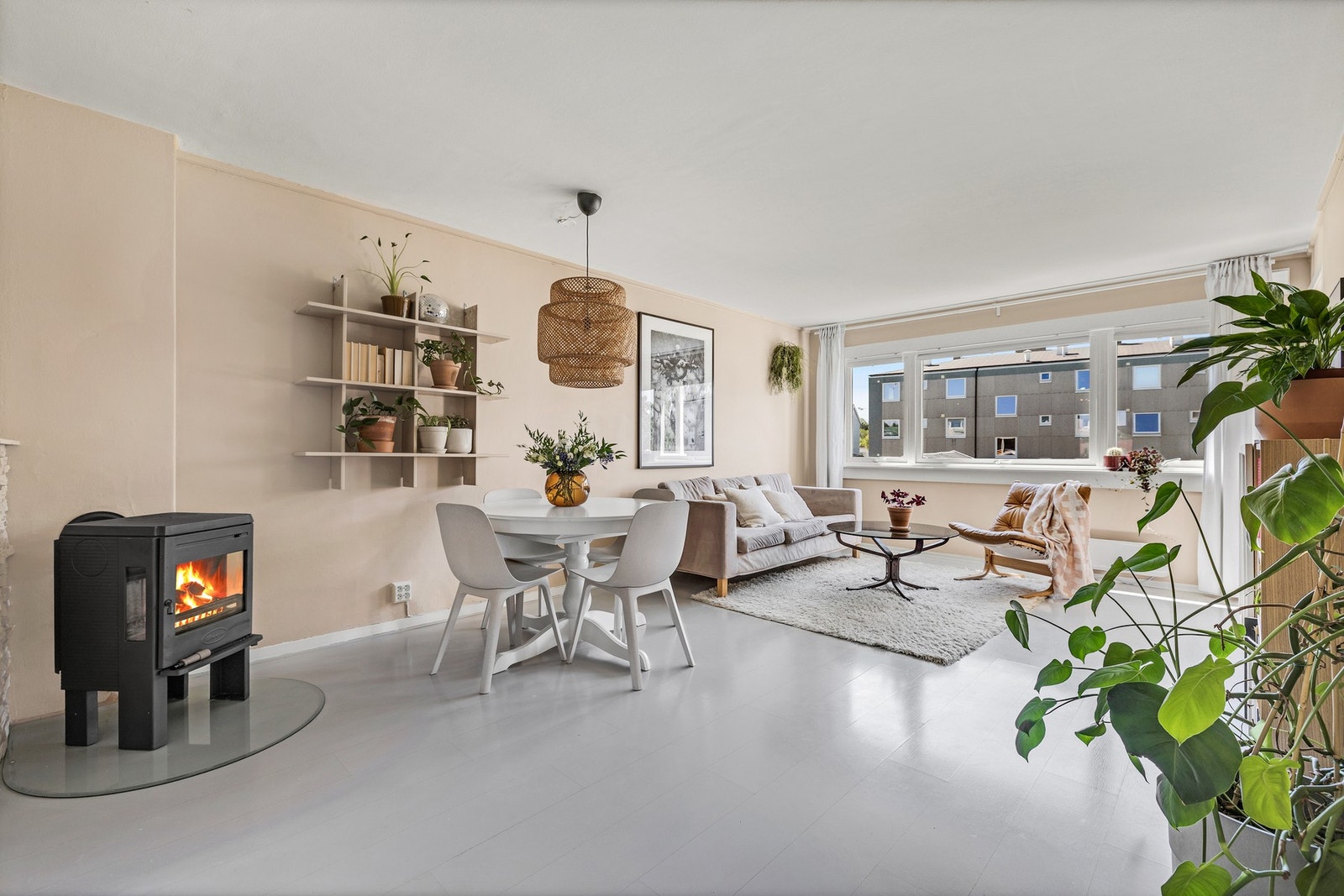 EiendomsMegler 1 v/Frank Robert Bae har gleden av å presentere en pen 2-roms leilighet beliggende på populære Charlottenlund! Galleribilde