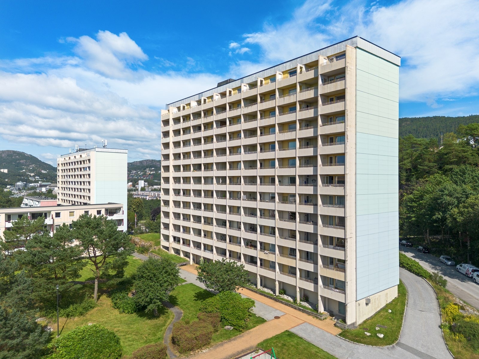 Leiligheten har balansert ventilasjon, noe som bidrar til bedre luftkvalitet, innemiljø og energieffektivitet. Galleribilde