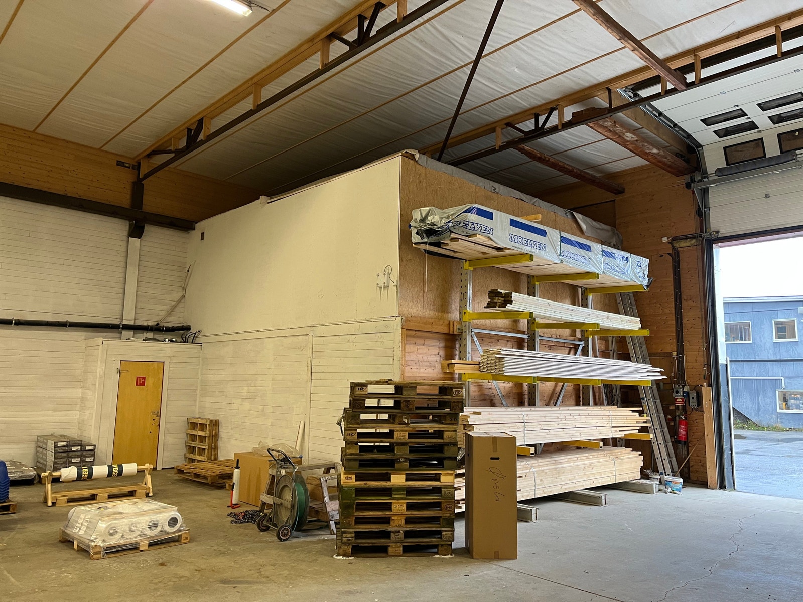 Kontorenhet etablert i produksjonshall Galleribilde