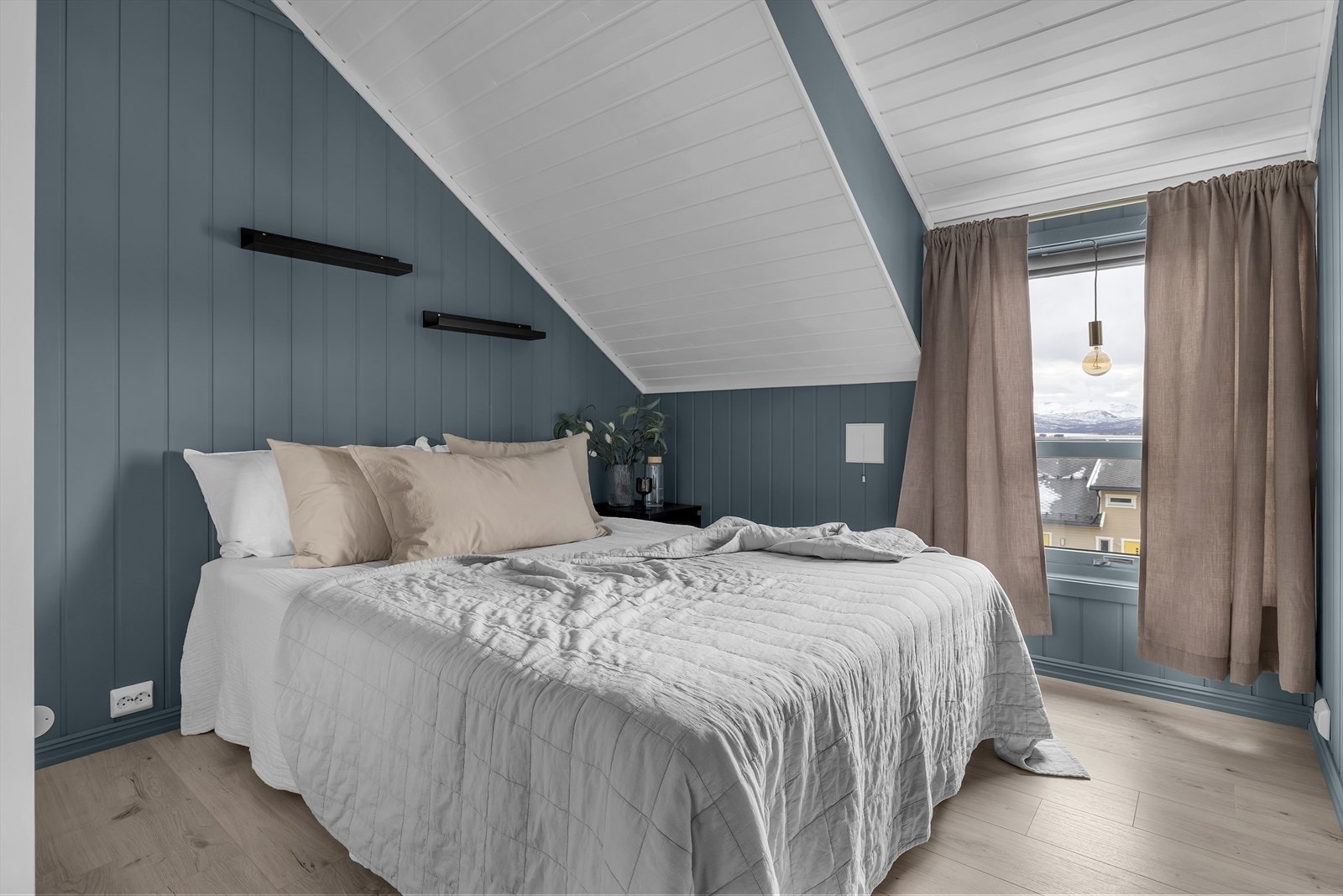 Soverom 1 loft Galleribilde