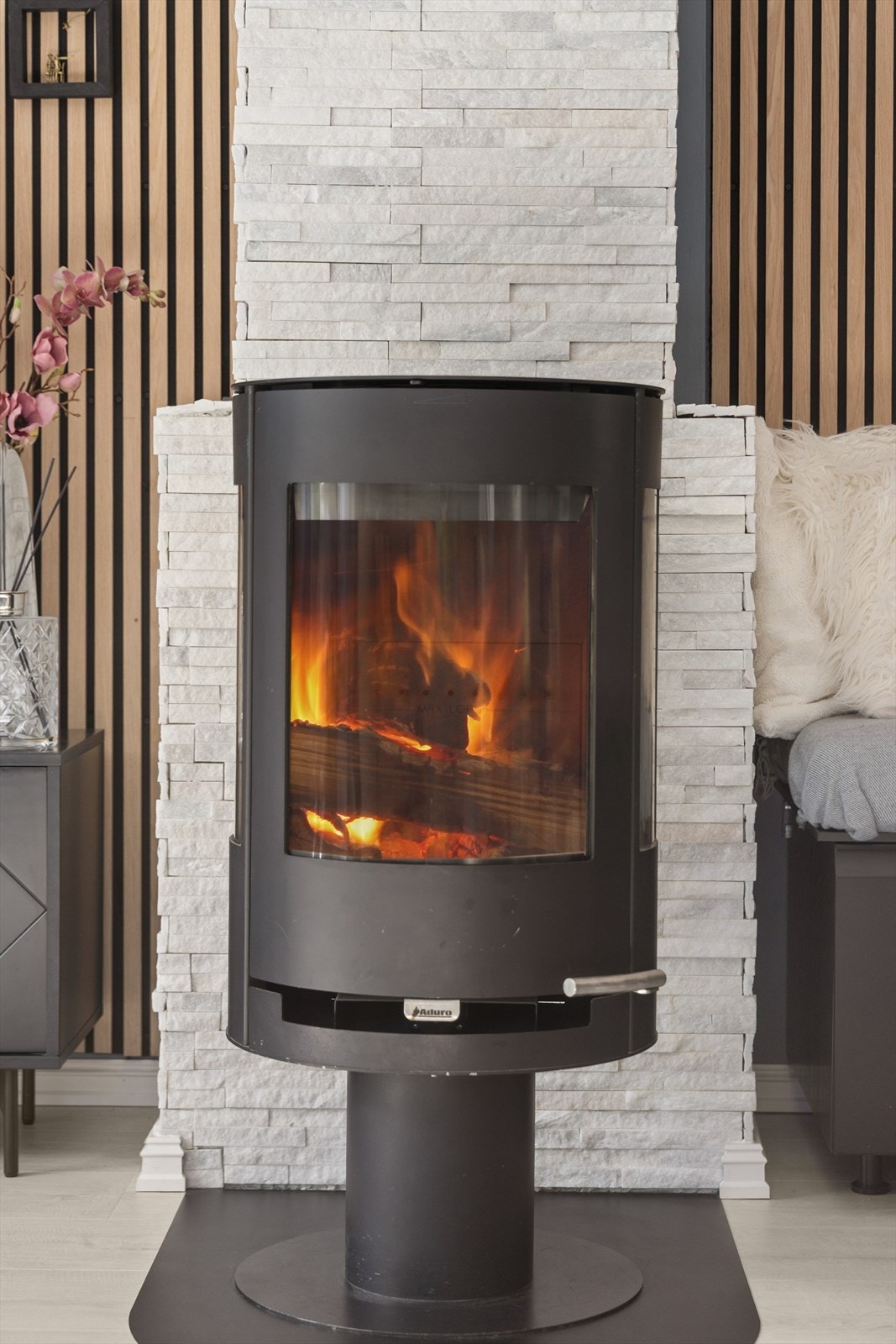 Det montert peisovn og varmepumpe. Galleribilde