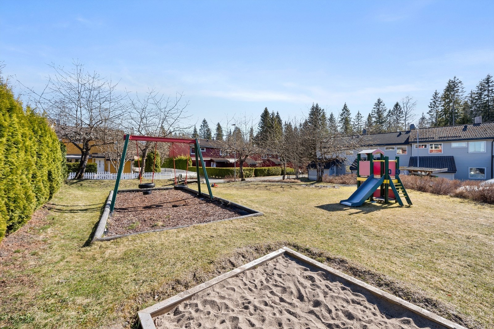 Felles lekeplass på området. Galleribilde