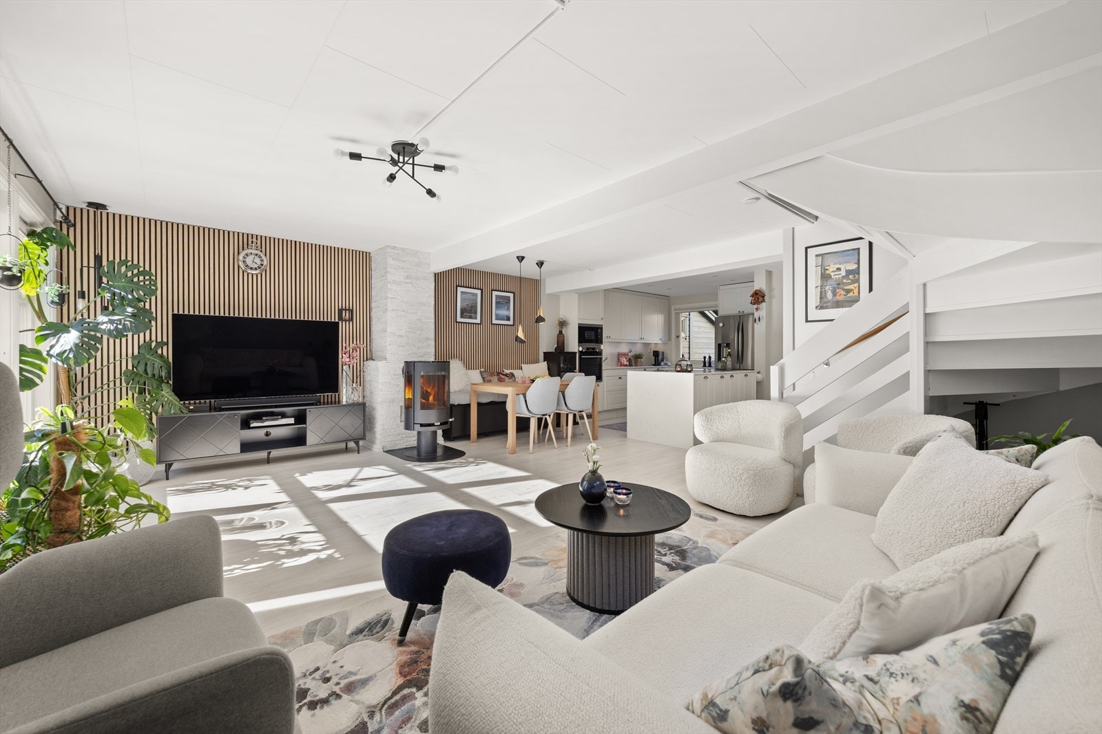 En vegg er fjernet for å skape et større og mer sammenhengende rom. Galleribilde