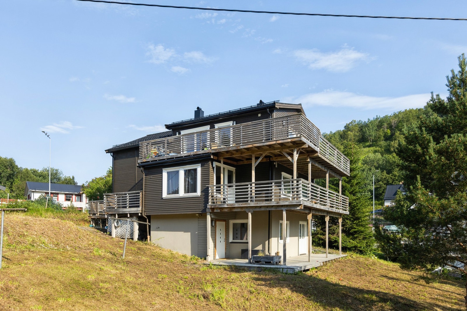 Fasade fra hagen Galleribilde