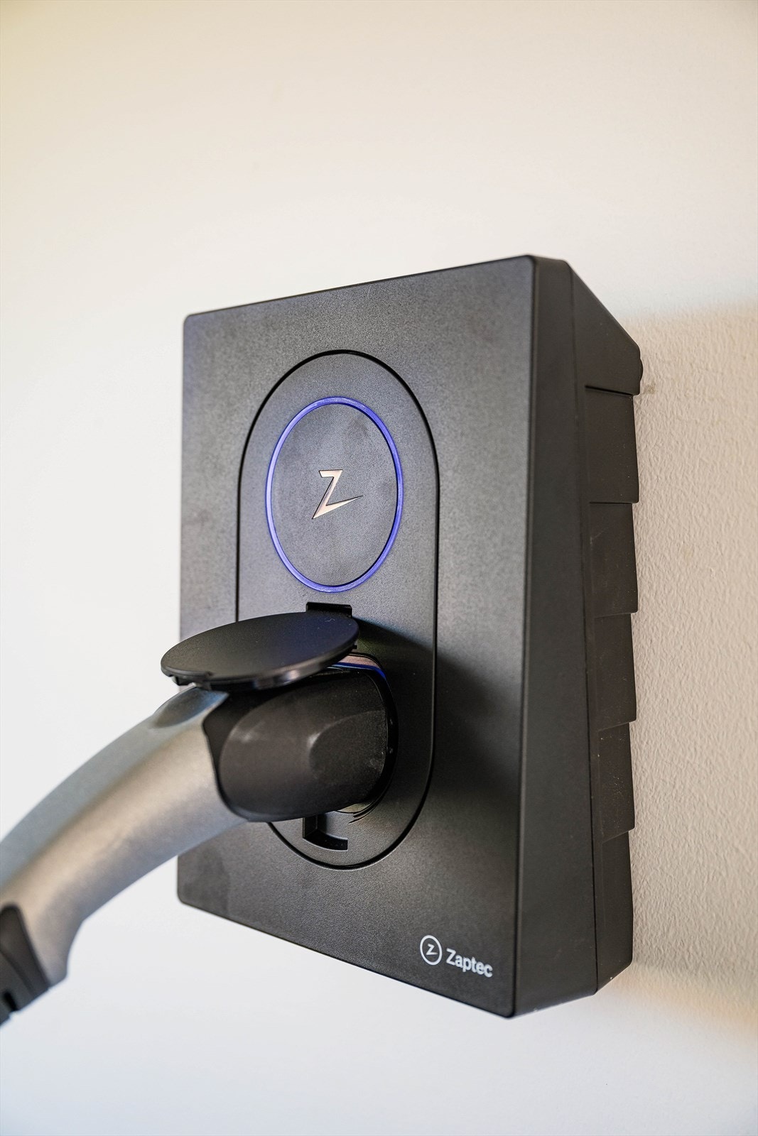 Montert ladeboks fra Zaptec. Galleribilde